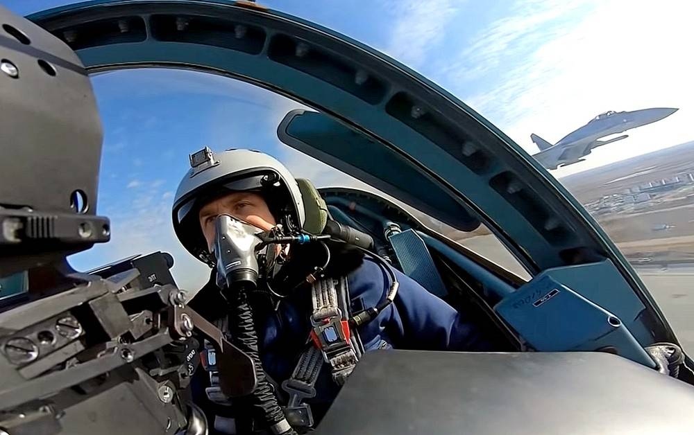 Phi công có thể điều khiển Su-57 bằng mắt trong tương lai