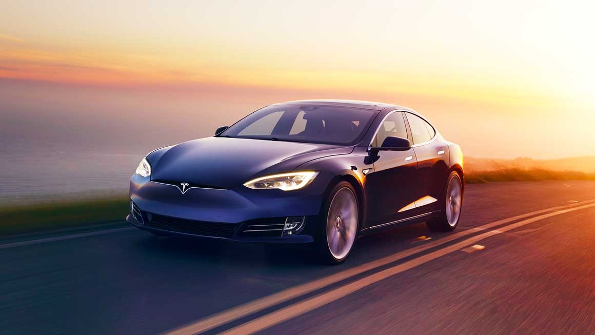 Xe tự lái Tesla học được cách tránh hố