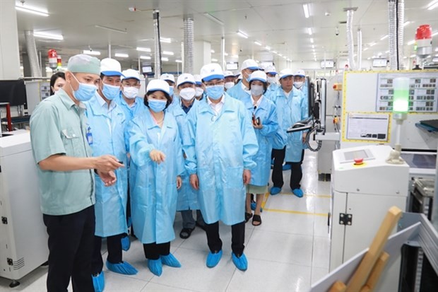 Samsung Vietnam provides smart factory model for 14 local firms