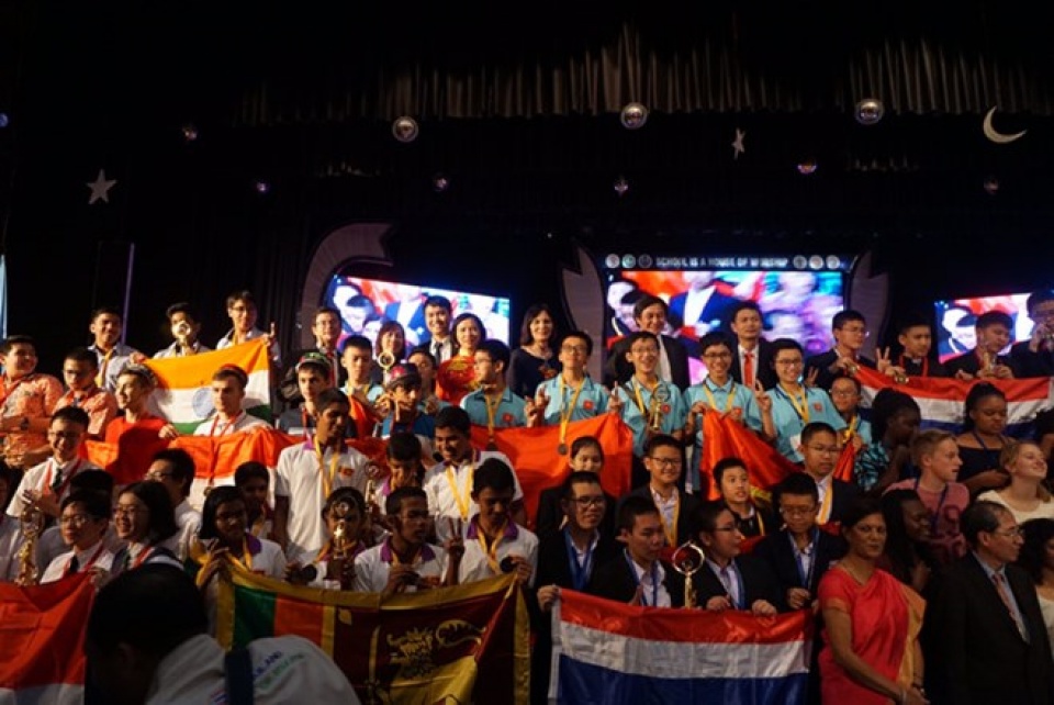 vietnam wins three golds at intl math competition