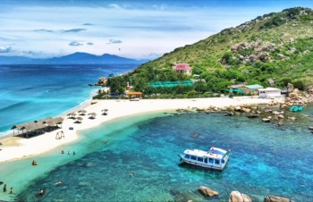 Discovering unique double beach in Hon Noi Island