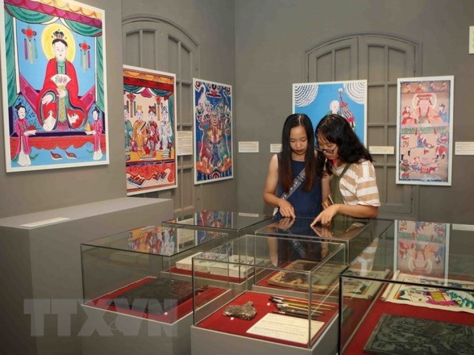 vietnamese folk paintings displayed in thang long citadel