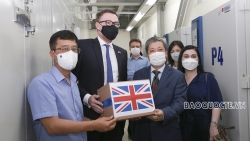 Tiếp nhận lô vaccine AstraZeneca do Chính phủ Anh tặng Việt Nam