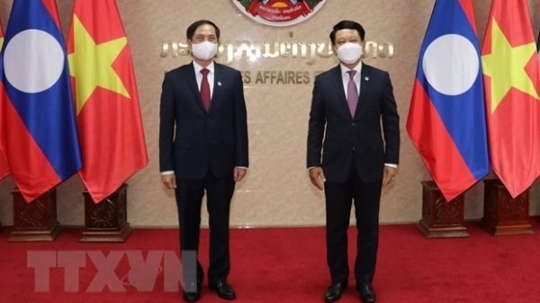 Vietnamese, Lao ministries, commissions forge cooperation