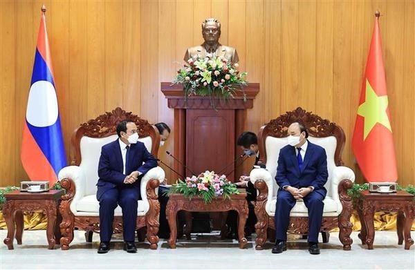 Vietnamese State leader meets with Lao Vice Presidents