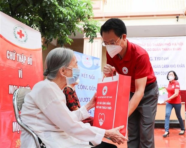 Hanoi Red Cross Society supports pandemic-hit people