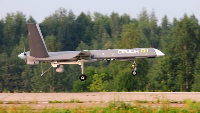 UAV hạng nặng của Nga lần đầu tiên được thử nghiệm tại sân bay dã chiến