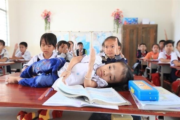 Gifts presented to AO victims in Bac Lieu