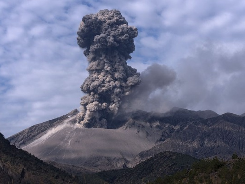 Nhật Bản: Núi lửa gần nhà máy điện hạt nhân có thể sắp phun trào