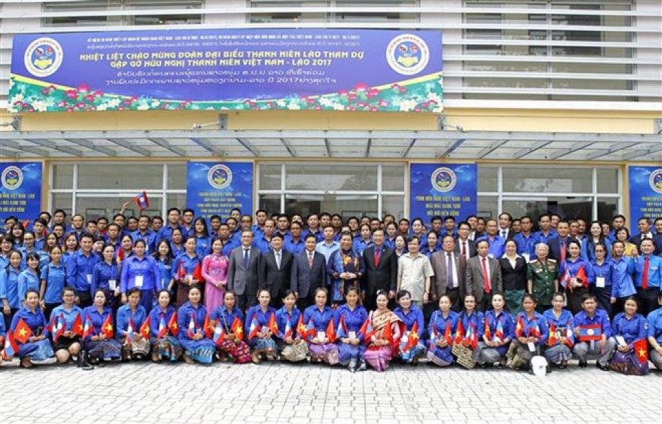 vietnamese lao youths gather at friendship meeting in ha noi