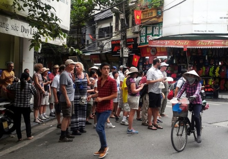 experts discuss solutions to develop asian tourism