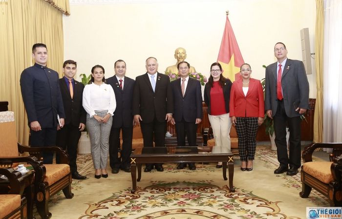 Thứ trưởng Thường trực Bộ Ngoại giao tiếp Phó Chủ tịch Đảng Xã hội chủ nghĩa thống nhất Venezuela