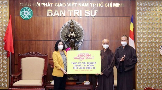 Ho Chi Minh City Buddhist Sangha donates 10 ambulances to COVID-19 fight