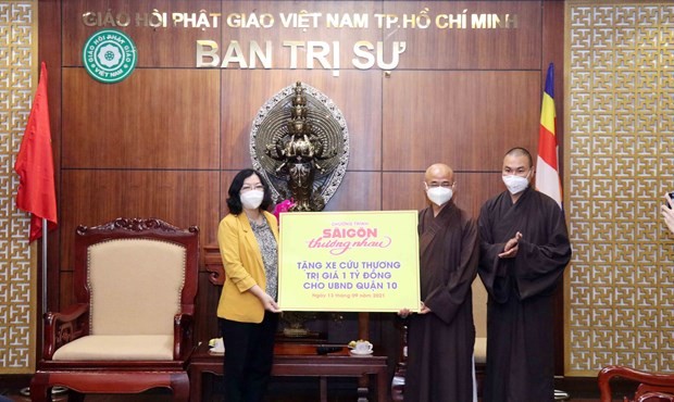 Ho Chi Minh City Buddhist Sangha donates 10 ambulances to COVID-19 fight