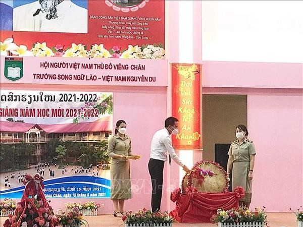 Nguyen Du Lao-Vietnamese bilingual school begins new school year