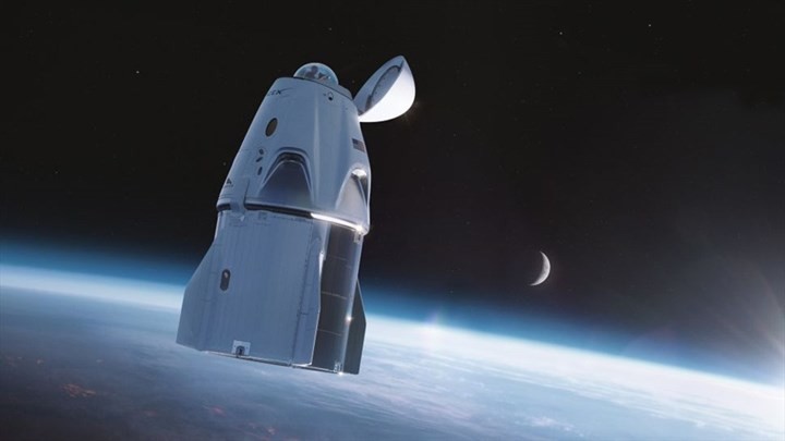 SpaceX lần đầu tiên phóng tàu không gian chở đội bay không chuyên lên vũ trụ
