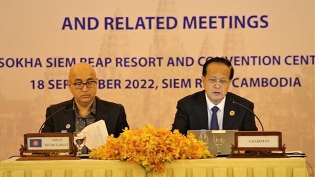 Vietnam makes active contributions to AEM-54, related meetings