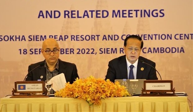 Vietnam makes active contributions to AEM-54, related meetings