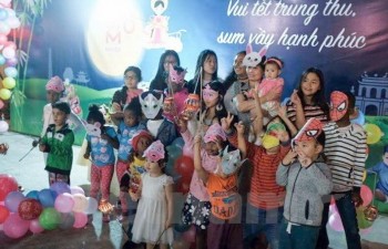 Children in Mozambique celebrate Mid-Autumn Festival