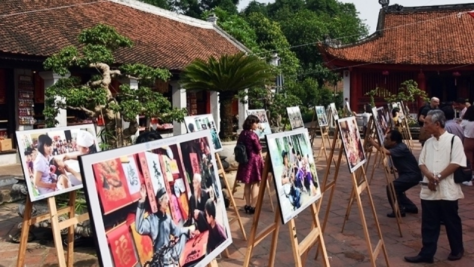 photo exhibition on ha noi opens