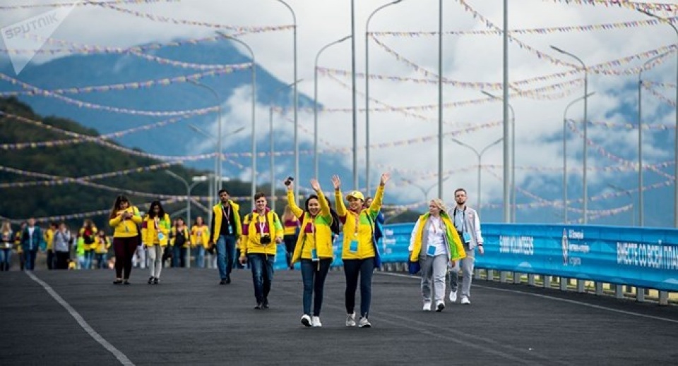 vietnams youths active in sochi