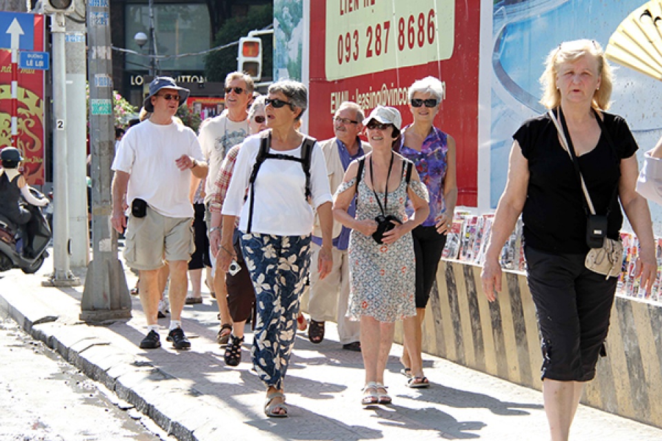 foreign tourist arrivals hit over 1 million again