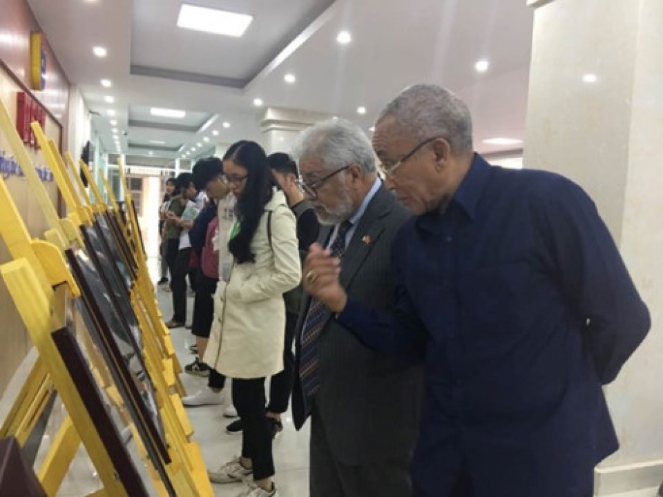 photos highlight vietnam algeria diplomatic ties