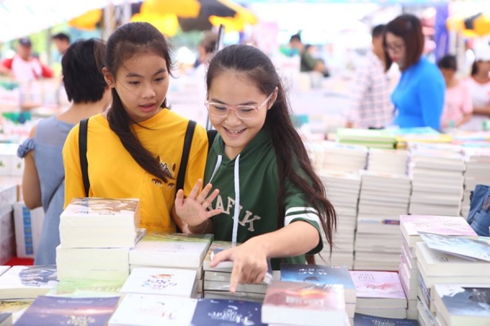 ha noi book festival kicks off at thang long imperial citadel