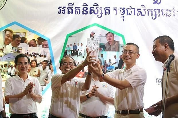 cambodian alumni in vietnam gather in phnom penh