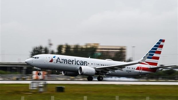 American Airlines hủy nhiều chuyến bay do thiếu nhân viên và thời tiết xấu