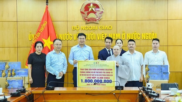 Buddhist cultural centre offers COVID-19 aid to Vietnamese community in RoK