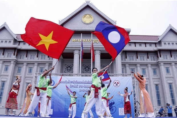 Bicycle parade, film screening celebrate Vietnam-Laos ties