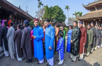 Artists, ambassadors bringing back “ao dai” for men