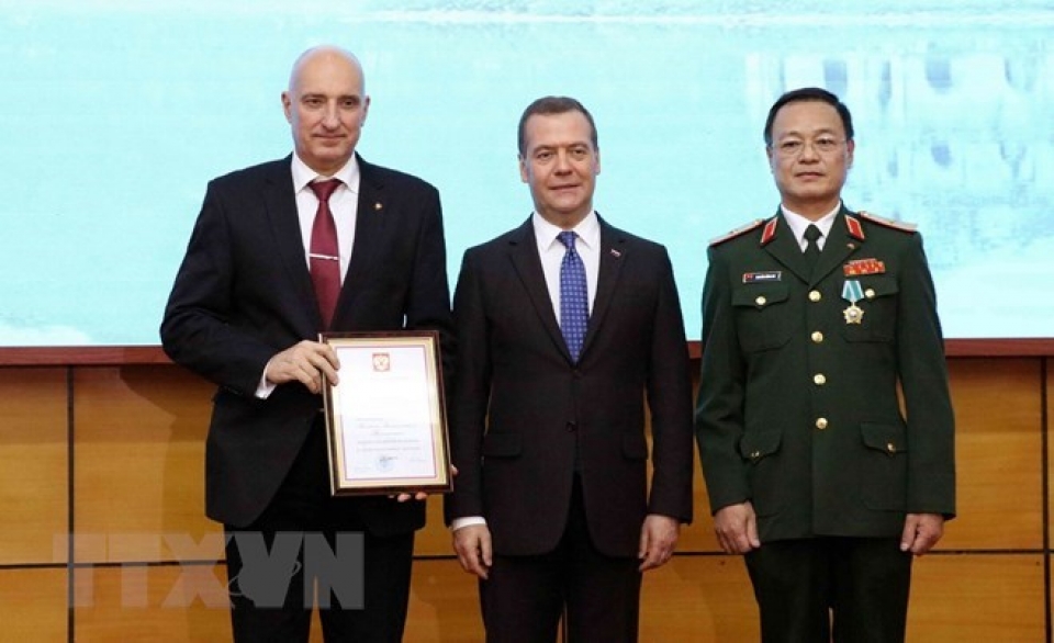 russian pm compliments vietnam russia tropical centre