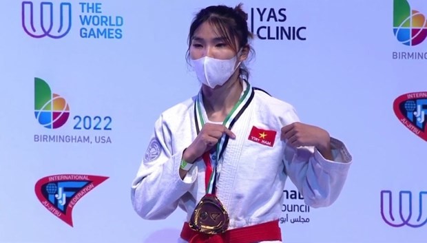 Vietnamese athlete pockets gold medal at Jiu-Jitsu World Championships