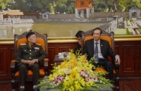 pm vietnam gives top priority to relationship with laos