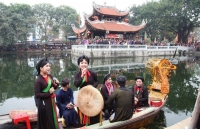 party official presents tet gifts to wounded soldiers in bac ninh