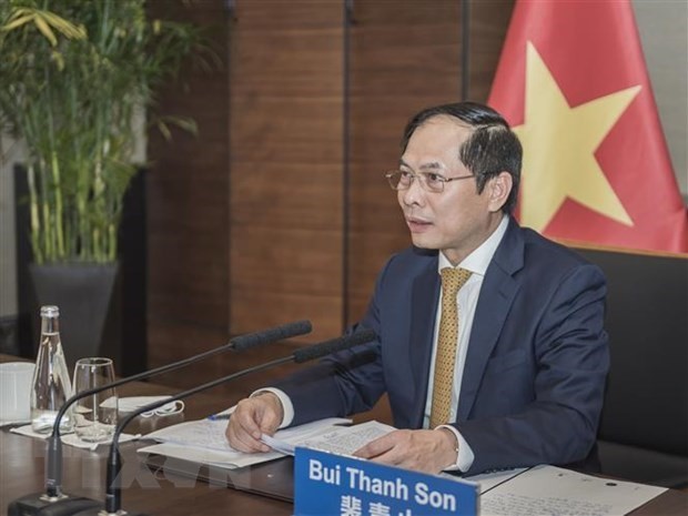 FM Bui Thanh Son holds meeting with Secretary of China’s Zhejiang Party Committee