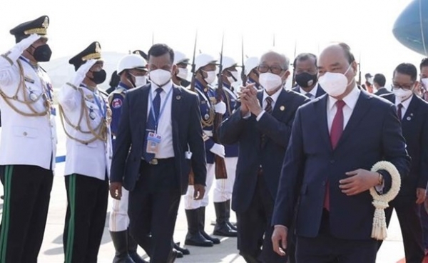 President Nguyen Xuan Phuc arrives in Phnom Penh, begins visit to Cambodia