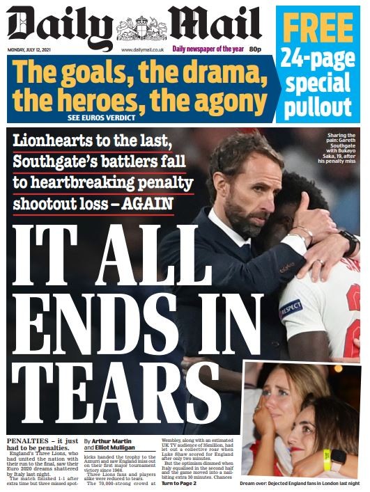 HLV Southgate ôm Saka và cổ động viên Anh rơi nước mắt là hình ảnh chủ yếu trên bìa báo Anh. (Nguồn: The Guardian)
