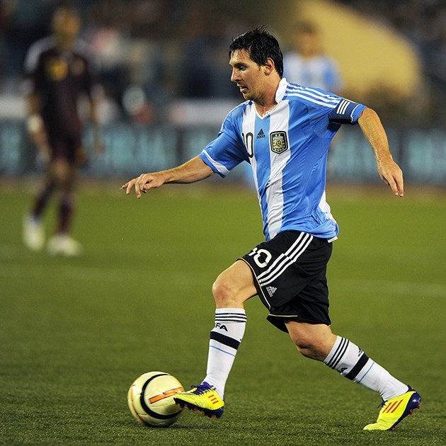 Tháng 8/2011: Trở thành đội trưởng Argentina  Sau giải đấu Copa America 2011 ảm đạm được tổ chức tại Argentina, Messi được chỉ định làm đội trưởng đội tuyển quốc gia dưới thời tân HLV Alejandro Sabella.