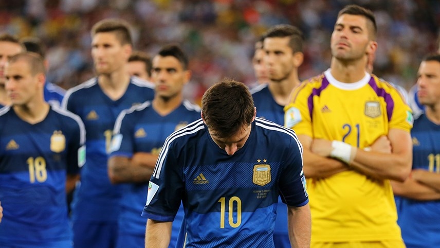 Tháng 7/2014: Thất bại ở World Cup  Argentina thua Đức 1-0 trong trận chung kết World Cup sau bàn thắng của Mario Götze trong hiệp phụ. Messi đã miễn cưỡng nhận giải Quả bóng vàng dành cho cầu thủ xuất sắc nhất giải đấu.