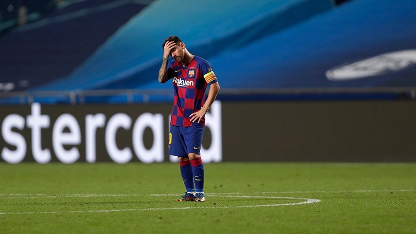 Tháng 8/2020: Sự bẽ mặt của Barcelona  Một mùa giải đầy biến động của Messi đạt đến đỉnh điểm trong trận tứ kết Champions League đối đầu với Bayern Munich. Messi cùng đội Barca đã bị đánh bại một cách đáng xấu hổ với tỷ số 8-2 ở trận đấu cuối cùng của anh trong màu áo Barcelona.