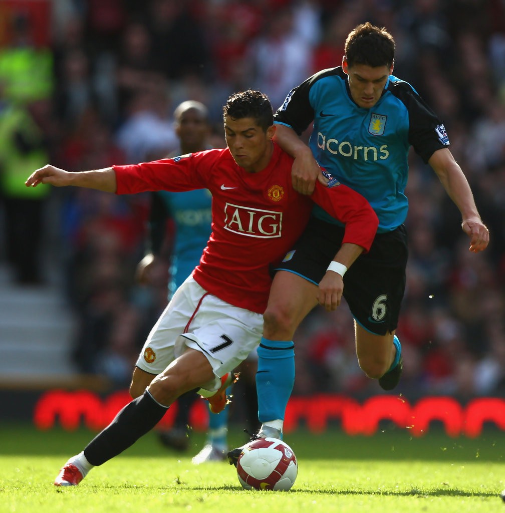 Lần gần nhất đối đấu Aston Villa, Ronaldo là cầu thủ hay nhất trận với 2 bàn thắng (Nguồn: Zimbio)