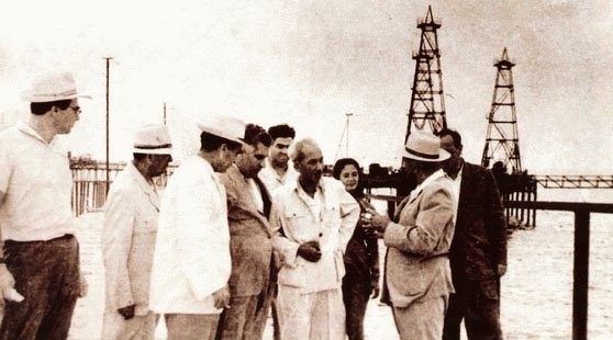 Bác Hồ thăm khu công nghiệp Dầu khí Baku (Liên Xô cũ) năm 1959