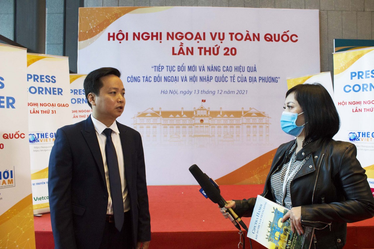 Phó Chủ tịch UBND tỉnh Cao Bằng Lê Hải Hòa trả lời phỏng vấn bên lề Hội nghị Ngoại vụ toàn quốc lần thứ 20.