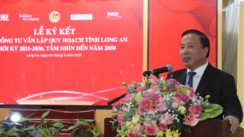Chủ tịch UBND tỉnh Long An Nguyễn Văn Út phát biểu tại Lễ ký kết Hợp đồng tư vấn lập quy hoạch tỉnh Long An, thời kỳ 2021- 2030, tầm nhìn đến năm 2050, ngày 2/3/2021