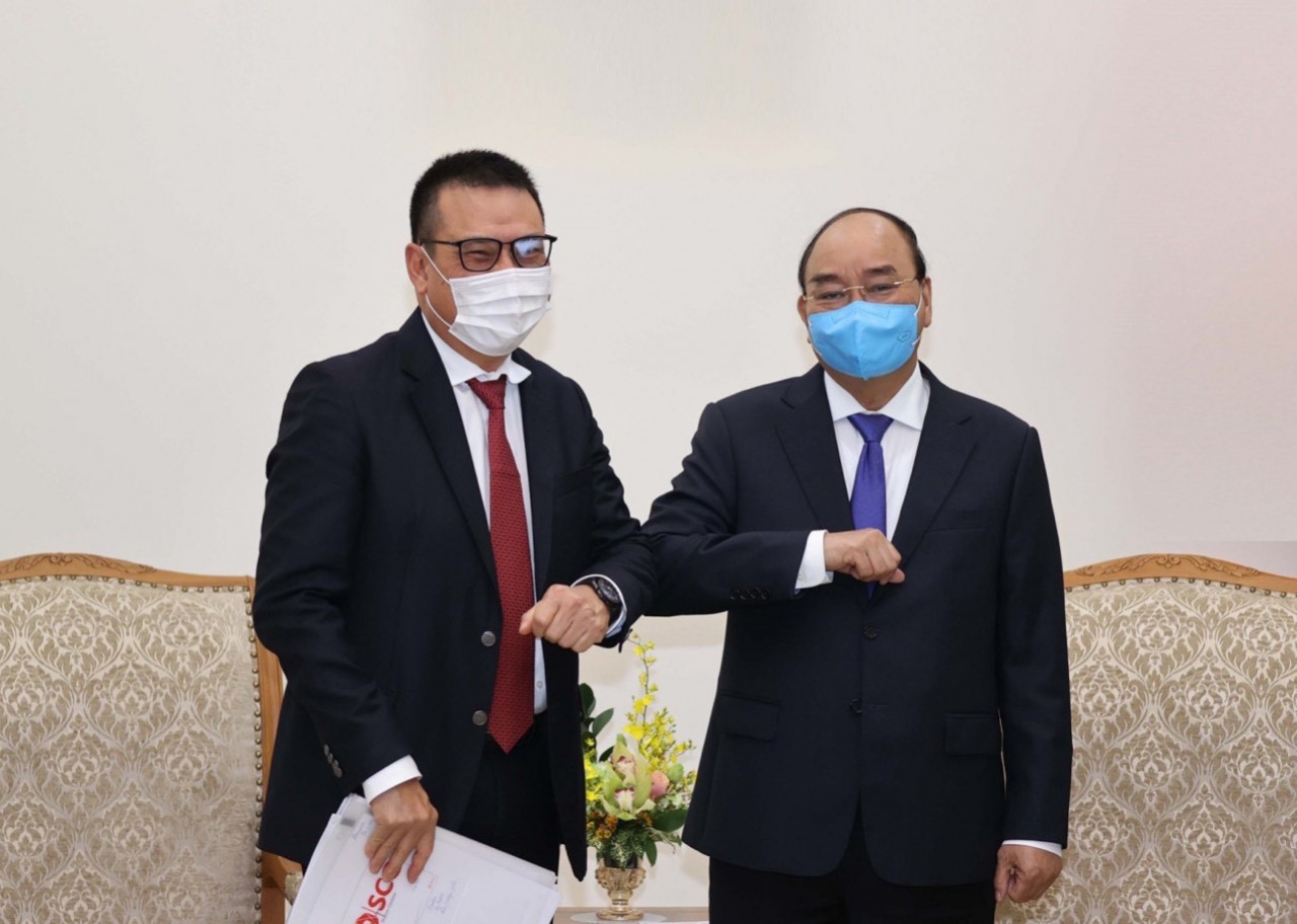 Thủ tướng Nguyễn Xuân Phúc tiếp ông Roongrote Rangsiyopash, Chủ tịch kiêm Giám đốc điều hành Tập đoàn SCG, ngày 3/12/2020.