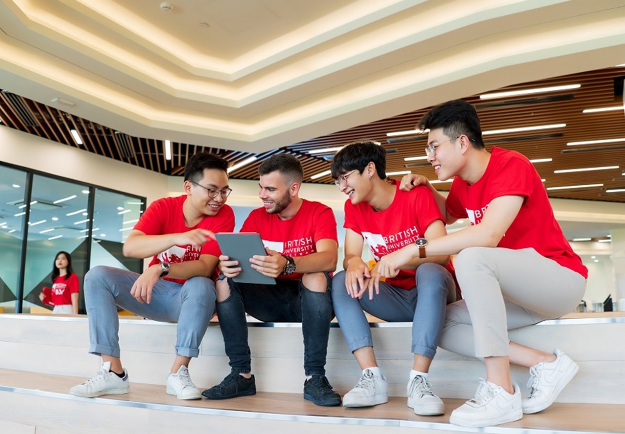 Quyết định bổ nhiệm Giáo sư Bennett vào vị trí Phó Hiệu trưởng tại BUV có hiệu lực từ ngày 04/4/2022.