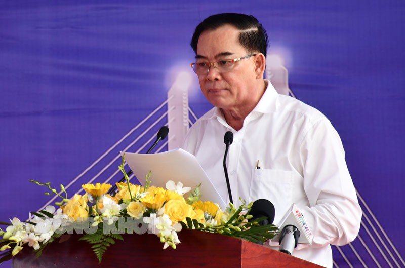 Chủ tịch UBND tỉnh Bến Tre Trần Ngọc Tam phát biểu tại buổi lễ. Ảnh: Hữu Hiệp